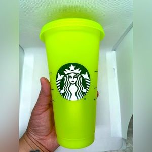 STARBUCKS
COLOR-CHANGING
REUSABLE COLD CUPS